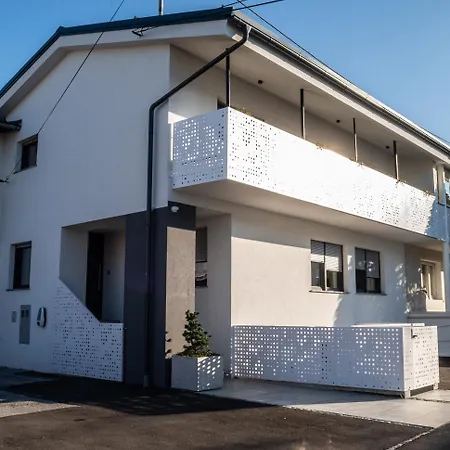 Urban - Quiet & Free Parking