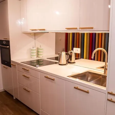 Ljubljana Urban Apartments - Quiet Stay, Free Parking & Netflix Lägenhet *