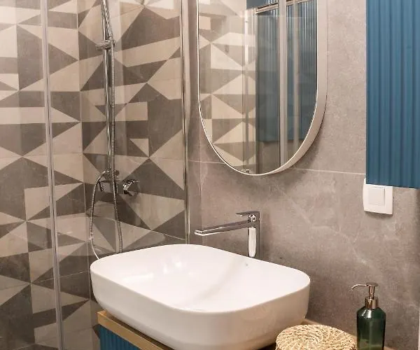 Urban - Quiet & Free Parking Apartman *