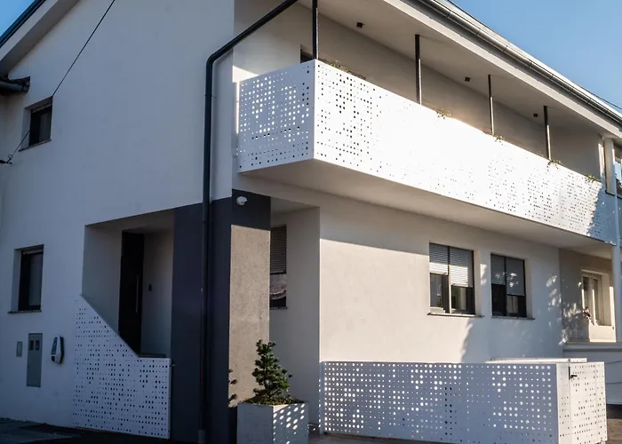 Urban - Quiet & Free Parking